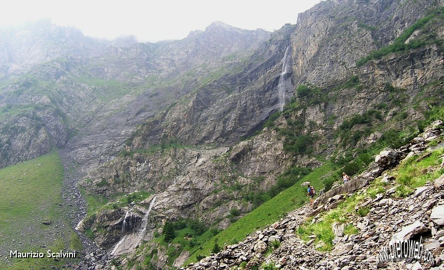 25 Sentiero invernale. Cascate a portata di mano.JPG